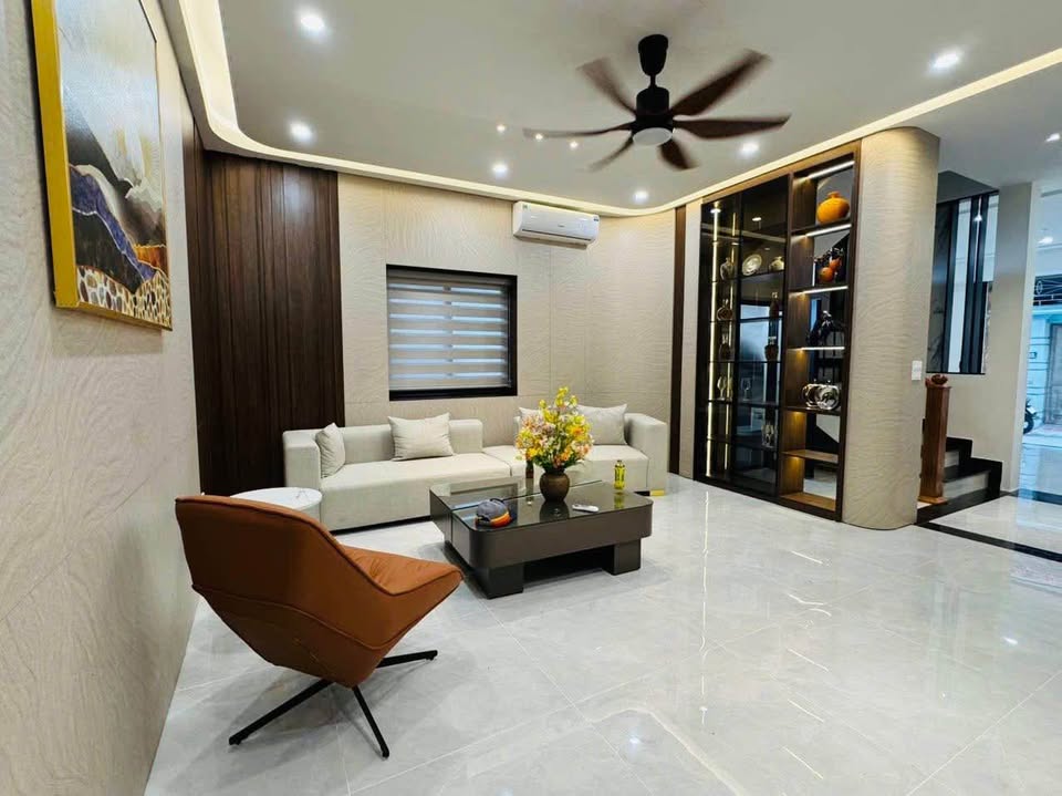 Ngôi nhà tọa lạc tại vị trí đắc địa, gần ngã tư Giải Phóng, Ngọc Hồi, Pháp Vân, Linh Đàm