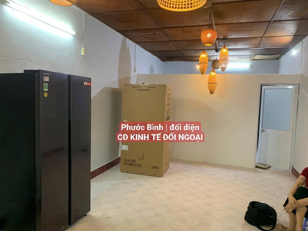 Cho thuê nhà cấp 4 kinh doanh, đối diện trường Cao đẳng Kinh Tế Đối Ngoại, Quận Thủ Đức