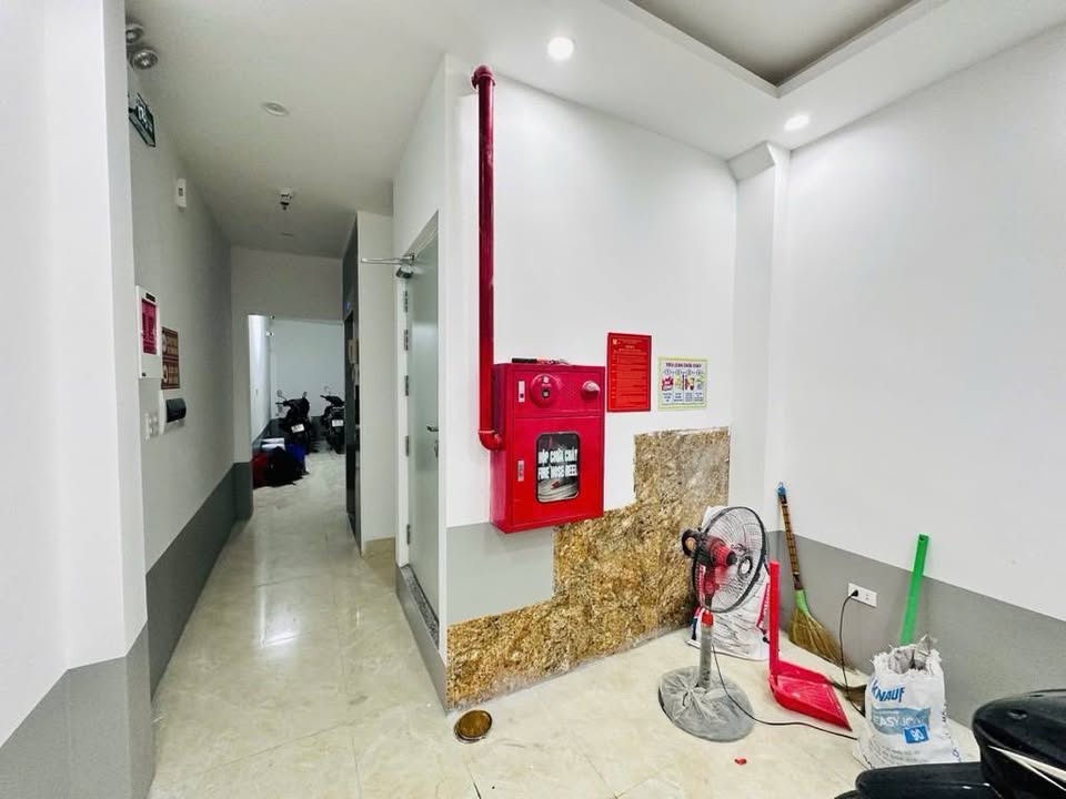 Nhà mới tinh tươm trên phố Xuân Thủy, Cầu Giấy, diện tích 40m2, thiết kế vuông vức như cục gạch, sẵn sàng đón chủ mới