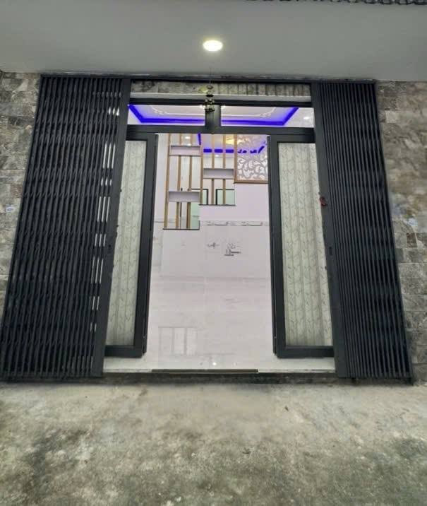 Nhà vuông vức 5x11m, ô tô vào nhà, sổ sạch giá 4,85 tỷ