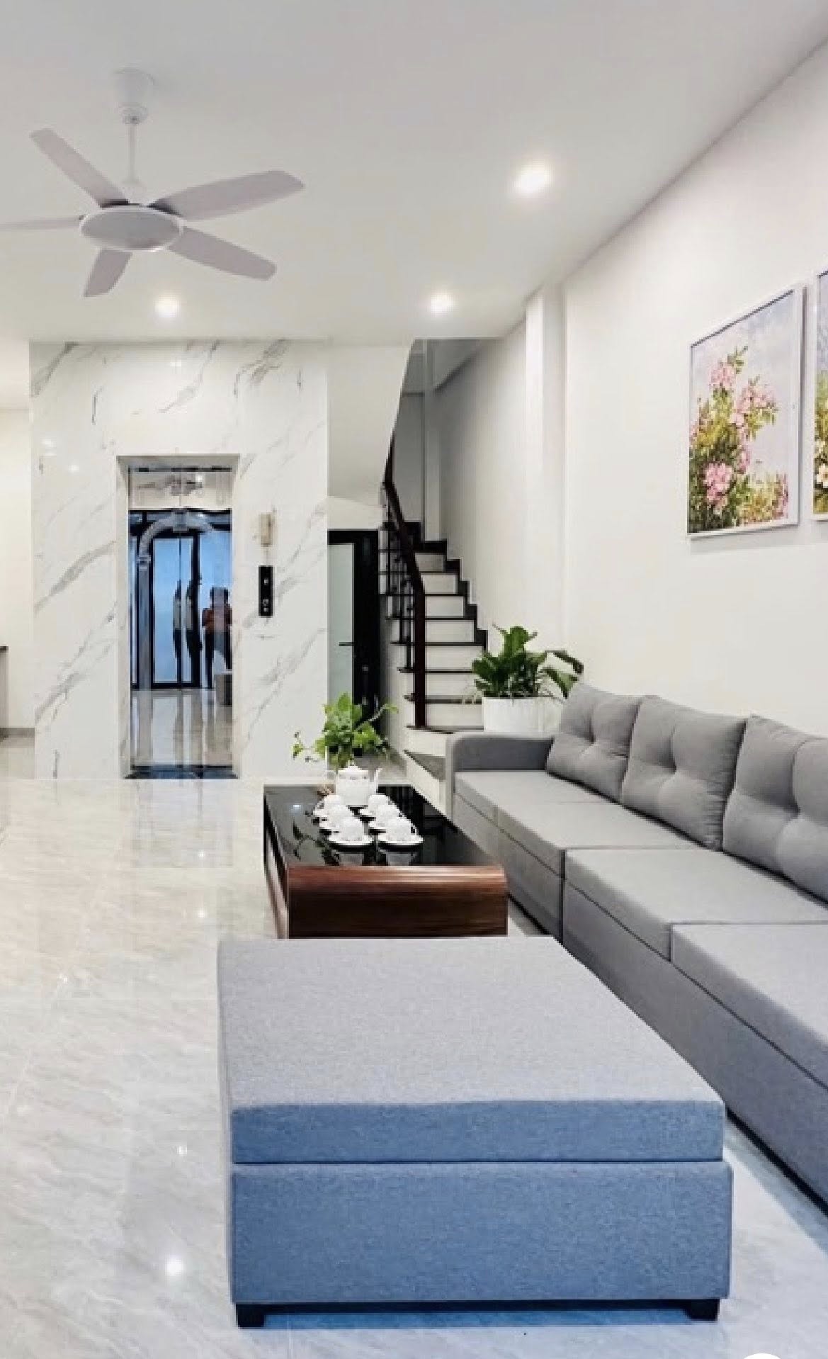 Nhà 6 tầng thang máy, ngõ thông, vài phút ra quảng trường Ba Đình - Hà Nội