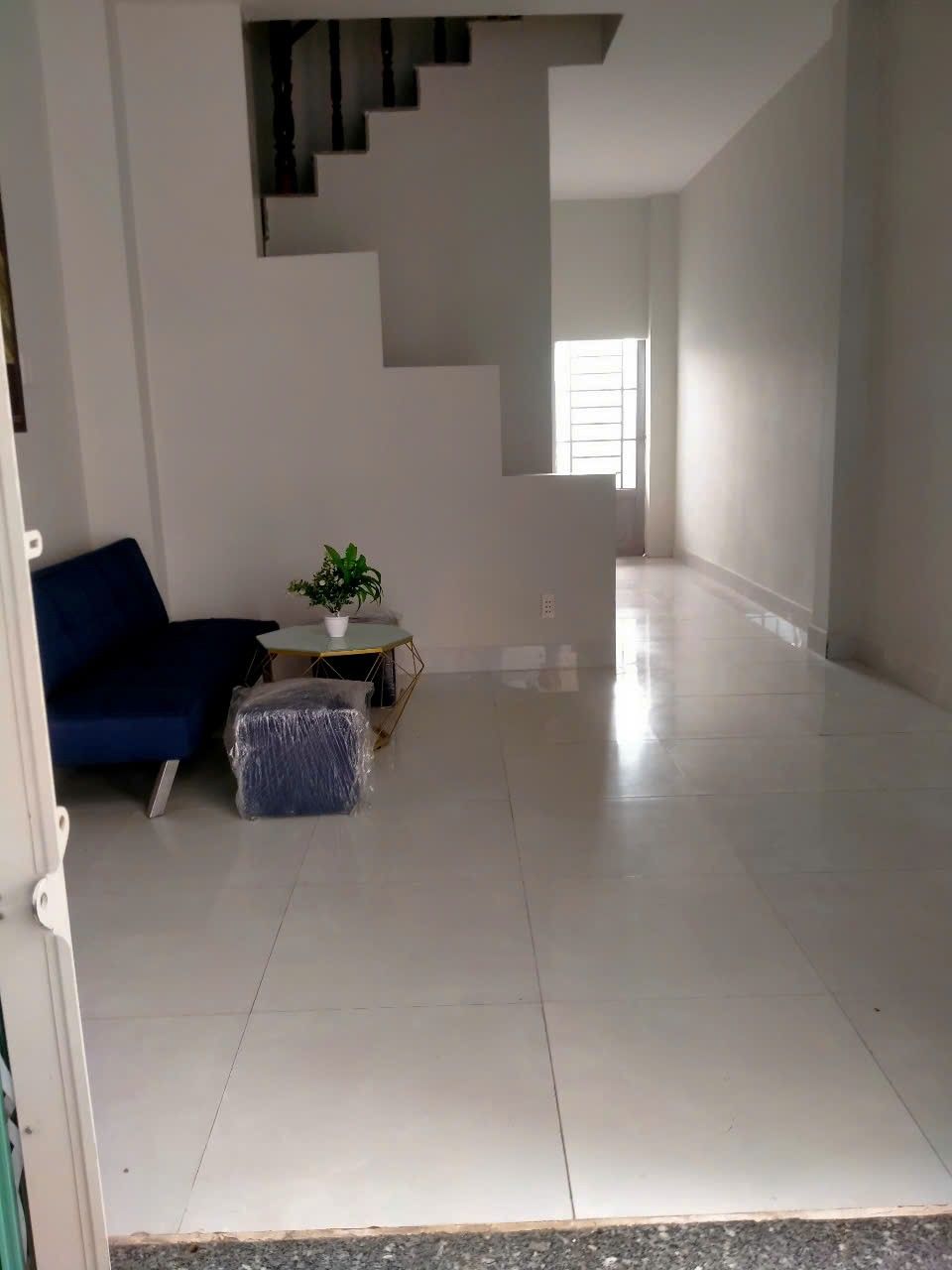 Tọa lạc tại Huyện Cần Giuộc, Tỉnh Long An, ngôi nhà này mang đến một không gian sống thoáng đãng và mát mẻ