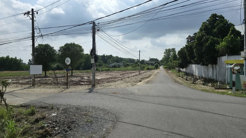 Siêu phẩm lô góc 2 mặt tiền, diện tích 10m x 25m, sổ đỏ 60m2, sẵn sàng biến giấc mơ kinh doanh của bạn thành hiện thực