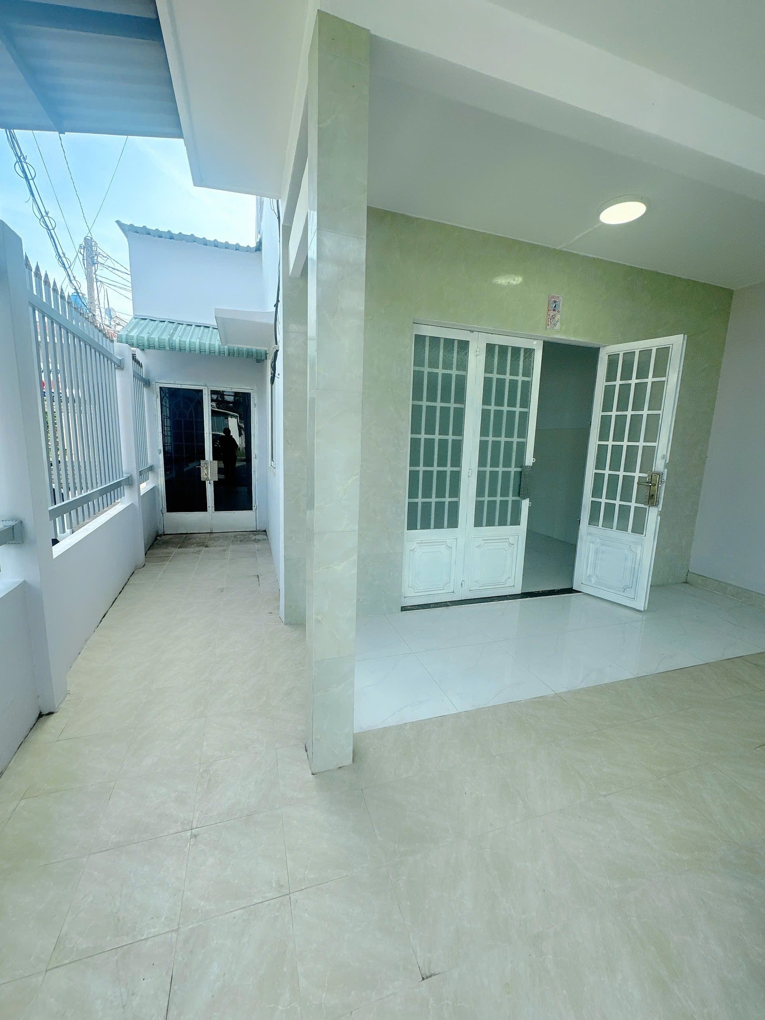 Nhà cấp IV mới xây, 70m2, ngang 5m, đường ô tô tới tận nhà tại Phường 5, Bến Tre giá 1,4 tỷ