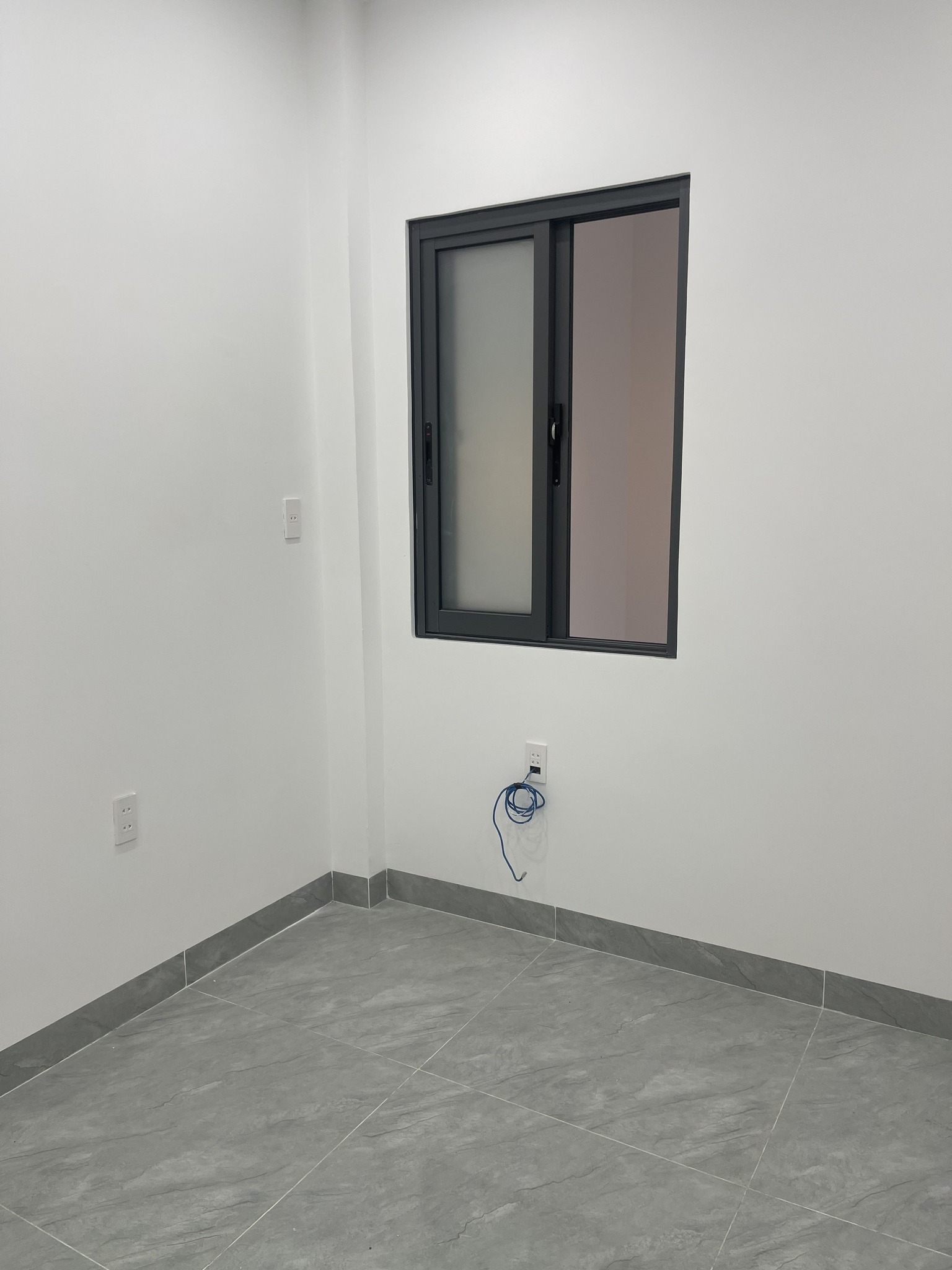 Ngôi nhà tọa lạc trên con đường Võ Văn Ngân rộng rãi 10,5m, mang đến không gian sống lý tưởng