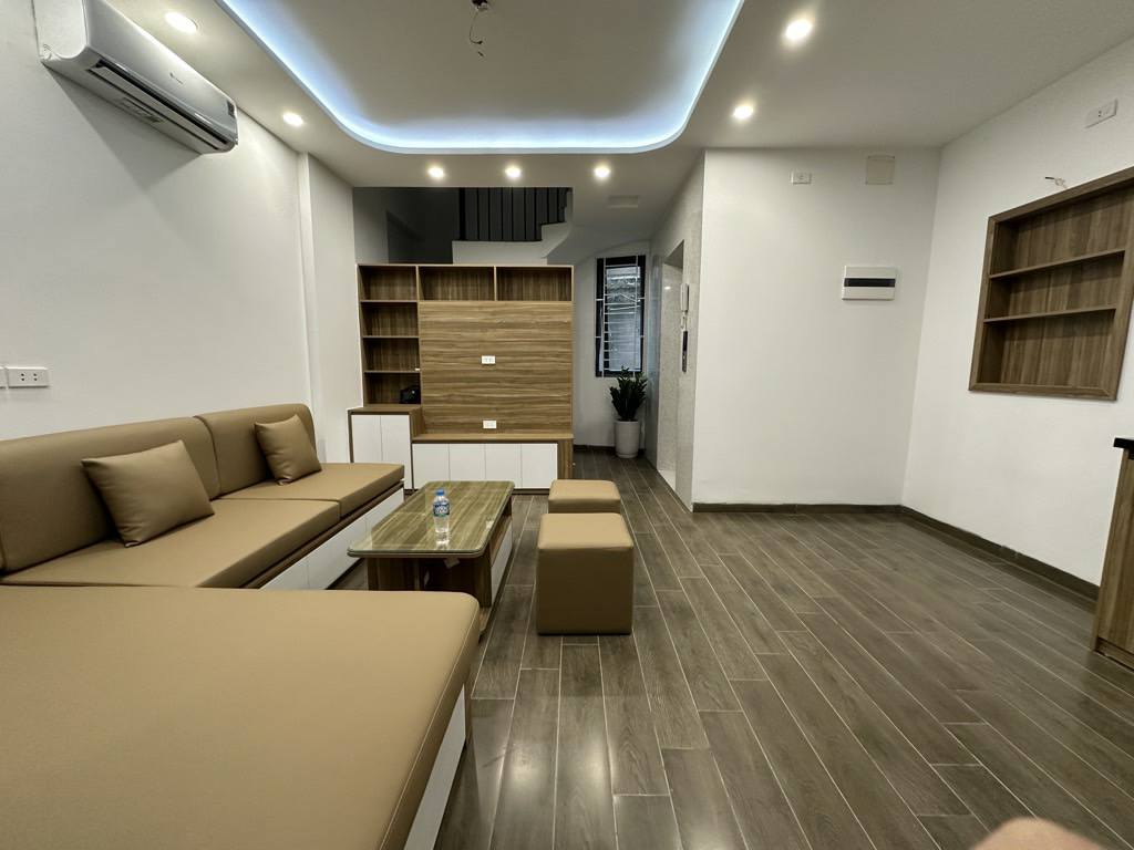 Nhà riêng khu vực Trương Định - Giải Phóng, diện tích 36m2, 6 tầng có thang máy