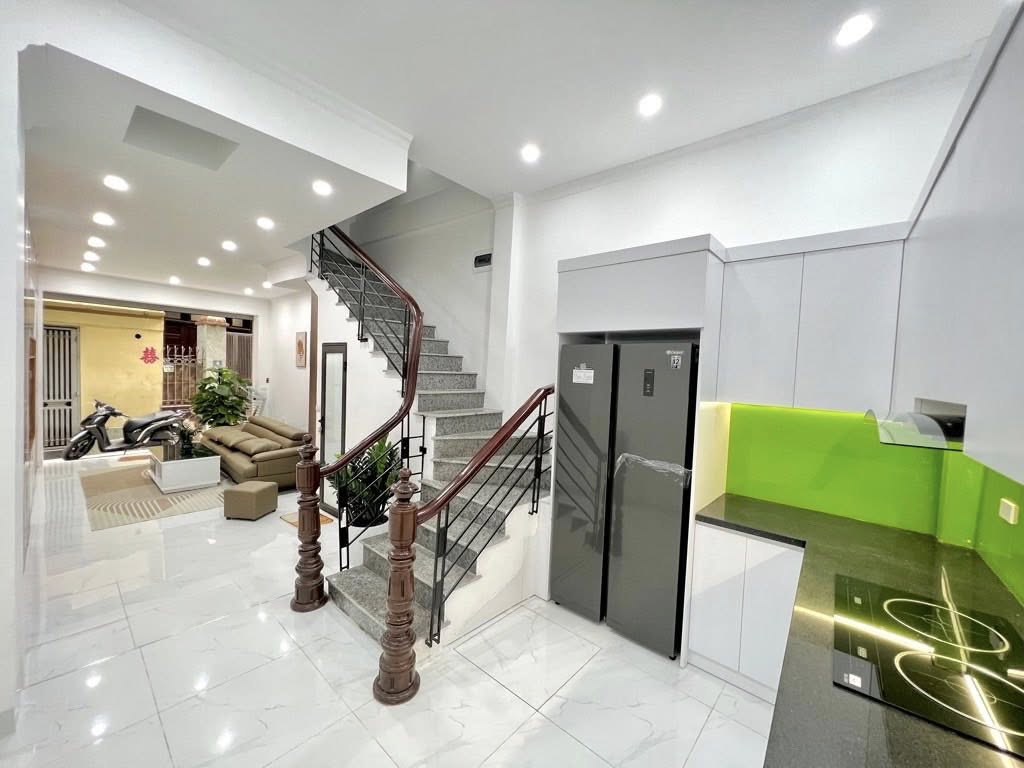 Gia sản phố Nguyễn Đức Cảnh, 5 tầng khang trang, nội thất đầy đủ