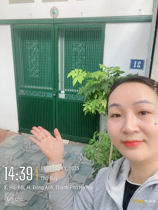 Bán nhà tặng nội thất, diện tích 41m2, mặt tiền 3.4m, gần cầu Thanh Trì, Long Biên