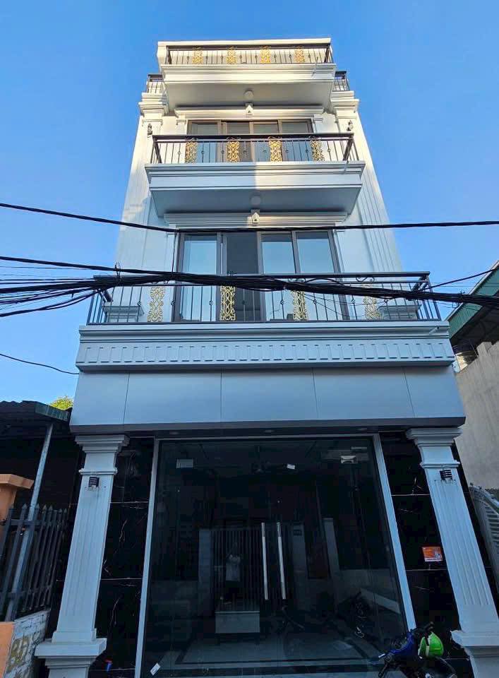 Chào mừng quý vị đến với căn nhà 4 tầng mang phong cách tân cổ điển, tọa lạc tại ngõ 5 Bãi Muối