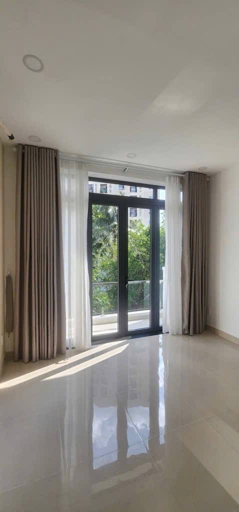 Nhà 3 tầng 4 phòng ngủ, hẻm xe tải, Phan Huy Ích