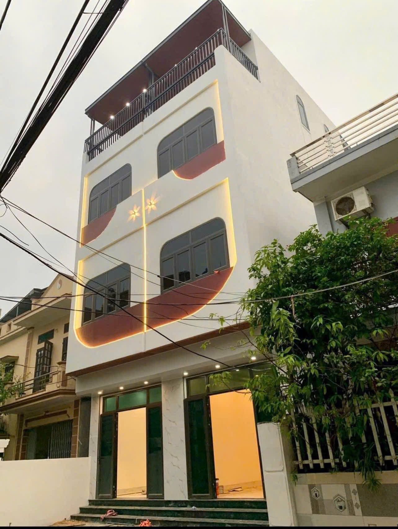 Nhà 4 tầng Trần Hưng Đạo, ô tô đỗ cửa, rước lộc vào nhà