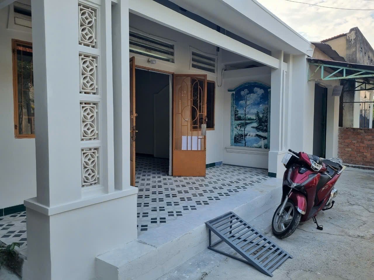 Bán 2 căn nhà riêng 116m2 mặt tiền 9,6m ngay Vinhomes Nguyễn Xiển, giá 4,3 tỷ