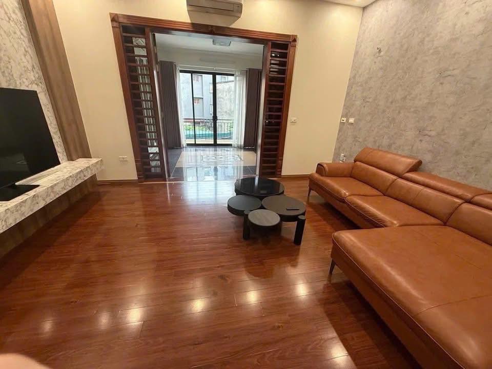 Cho thuê biệt thự full đồ sang trọng, ngõ Lạc Long Quân, Tây Hồ, Hà Nội