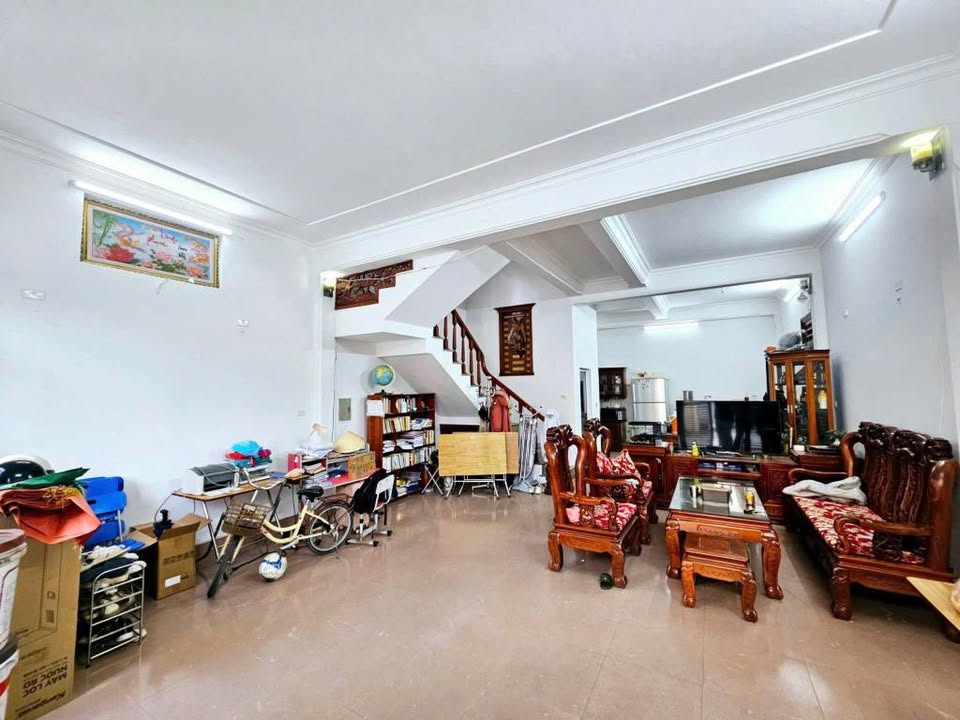 Nhà 3 tầng 2 mặt tiền phố 76,6m² tại Quảng Hưng, Thanh Hóa, gần trường SOS