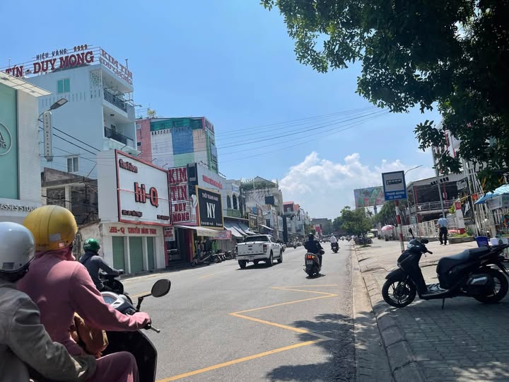 Nhà 4 tầng mặt tiền Bà Triệu, Huế 86m2, 15 tỷ