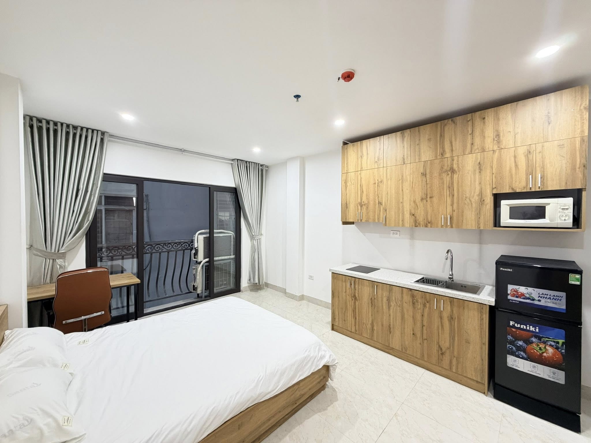 Căn hộ Studio mới đẹp, full nội thất tại ngõ 43 Trung Kính, Cầu Giấy