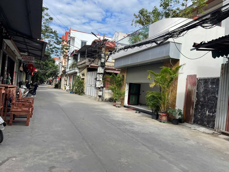 Bán nhà 3 tầng Phù Khê, Bắc Ninh, đường 4 ô tô tránh, gần cầu Tứ Liên