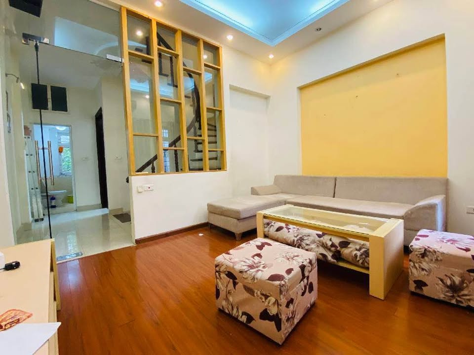 Nhà 4 tầng kiên cố, 46m2, 4 phòng ngủ, gần phố, ô tô đỗ cửa