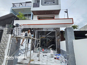 Nhà 1 trệt 1 lầu 1 lửng đang hoàn thiện, gần làng Đại Học Dĩ An