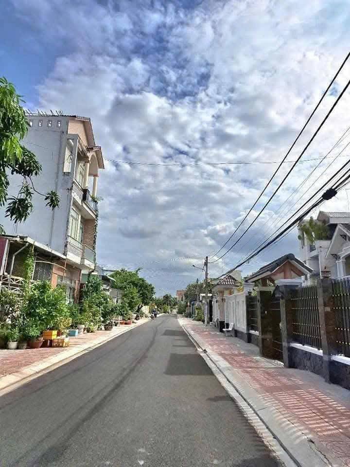 Bán nền 80m2 full thổ cư, hướng Đông Nam, giá 2 tỷ tại Cần Thơ