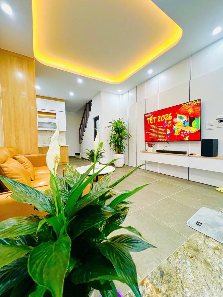 Siêu phẩm nhà mới xây 6 tầng thang máy tại Hoàng Quốc Việt