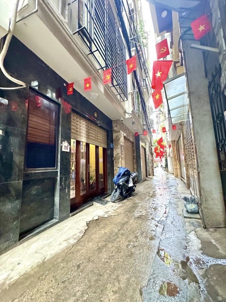 Nhà 5 tầng Cầu Giấy - Vài bước ra ga, 48m2 đẹp long lanh