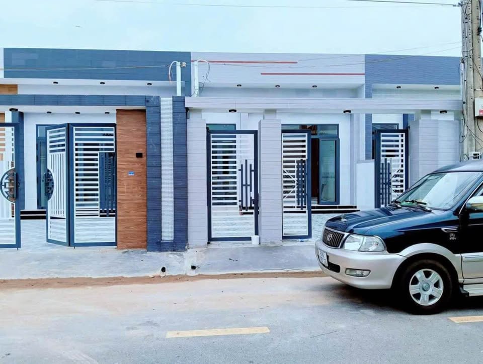 Nhà mặt tiền Phước Hải - 103m2, 2 phòng ngủ, sân đậu 2 xe hơi, giá 1,65 tỷ
