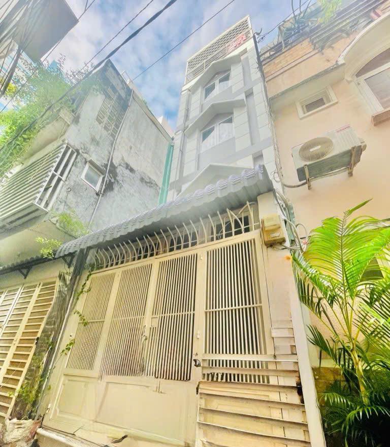 Nhà đẹp lung linh, hẻm thông, 4 tầng, 3 ngủ, full nội thất, giá giảm còn 4,7 tỷ