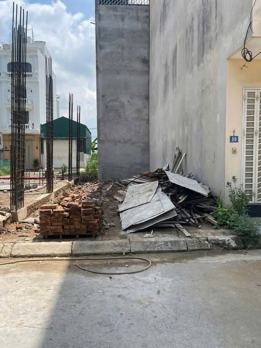 Vỡ nợ cần bán gấp đất Hà Nội, giá sập sàn