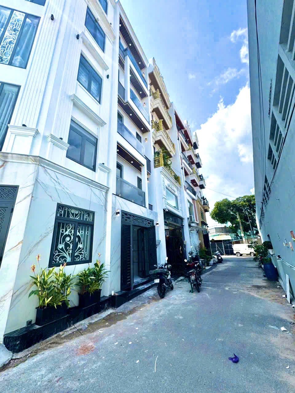 Nhà 5 ngủ 6 vệ sinh đúc lửng 3 lầu, mặt tiền 4m, giá 7.5 tỷ tại Bình Tân