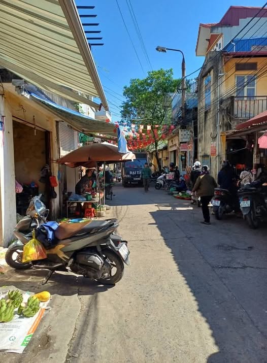 Ngay mặt chợ Trần Nhật Duật sầm uất, căn nhà 3 tầng