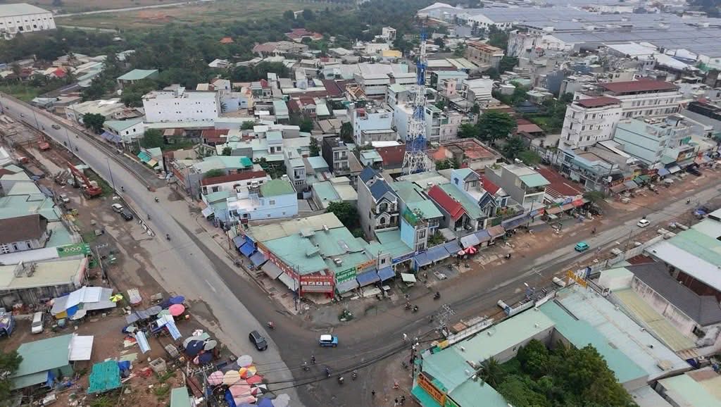 Tọa lạc tại vị trí đắc địa ngay Chợ Lã Xuân Oai, Lò Lu, Quận 9, mảnh đất vuông vức với diện tích 63m2