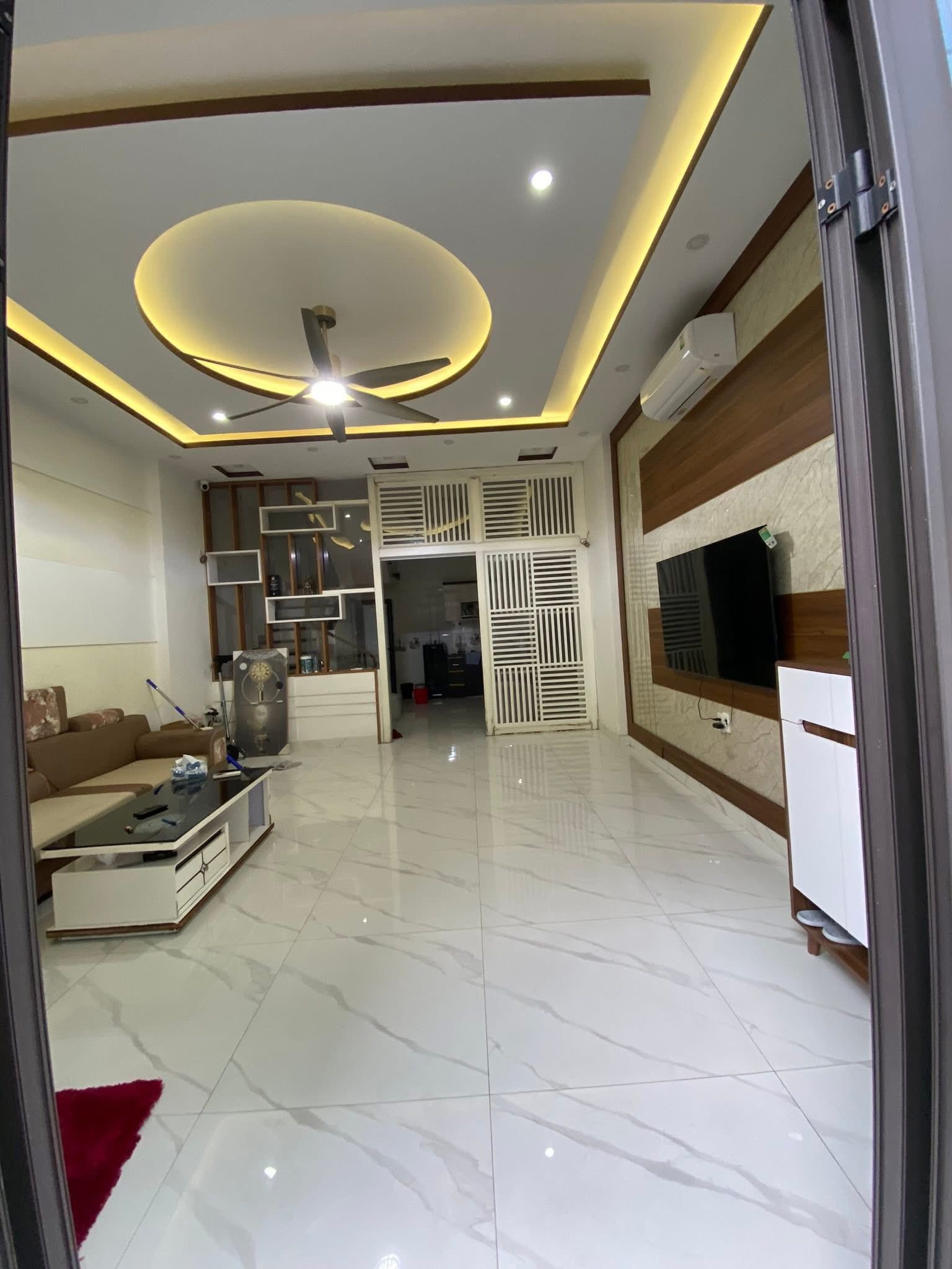 Nhà 3 tầng Đằng Lâm, 3 phòng ngủ khép kín, full nội thất, giá 8 triệu/tháng