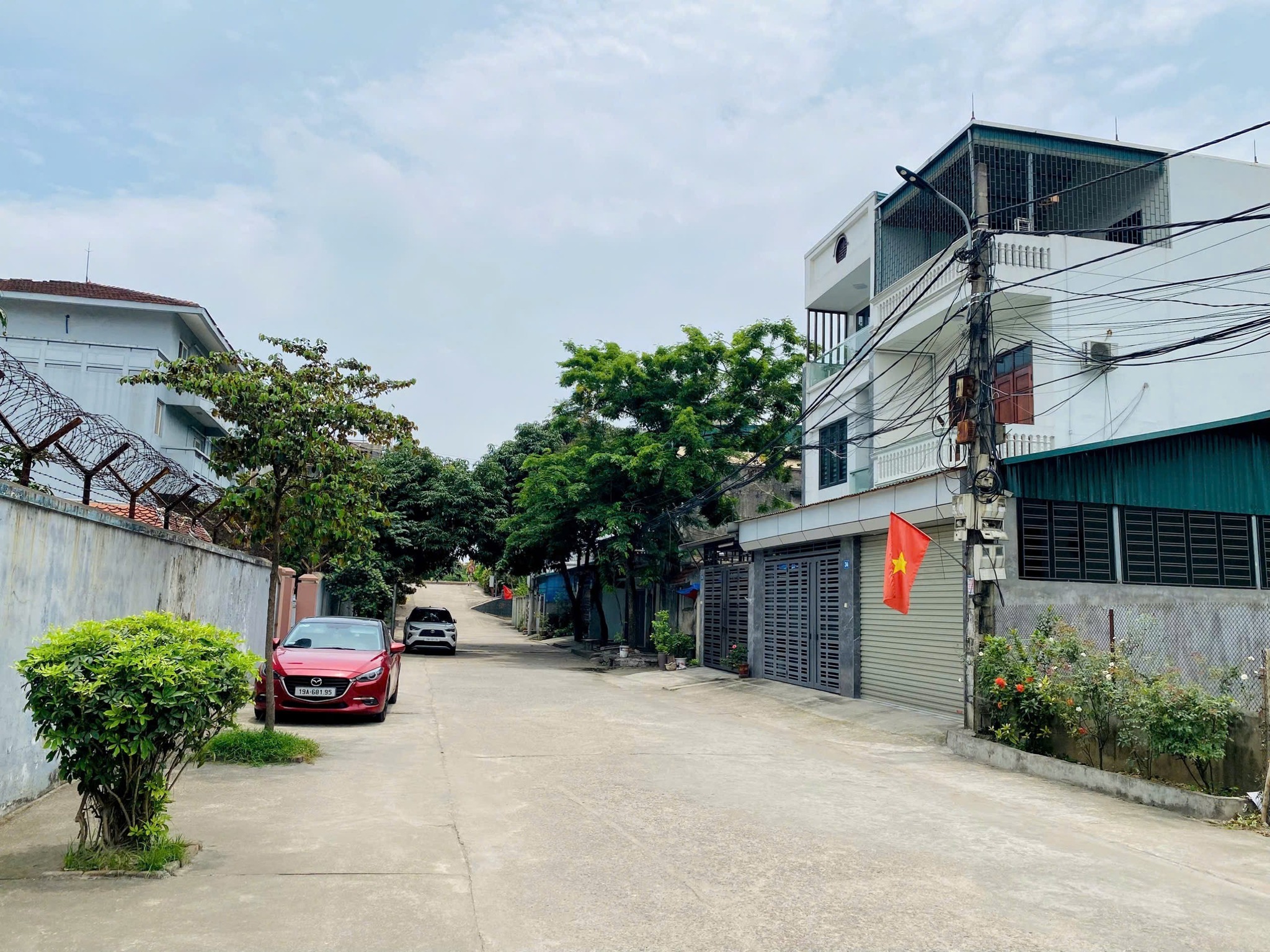 Đất Hồng Hà 72m2 vuông vức, đường 4 ô tô tránh, hướng Đông Nam