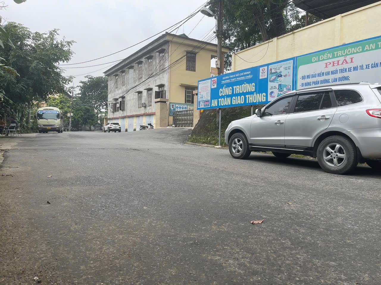 Bán gấp lô đất 108m2 full thổ cư, mặt tiền 6m, đối diện trường THPT Phong Châu, Việt Trì