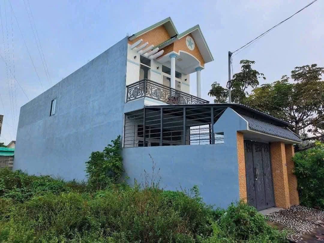 Nhà 1 trệt 1 lầu thị trấn Long Điền sẵn sàng đón bạn về dinh