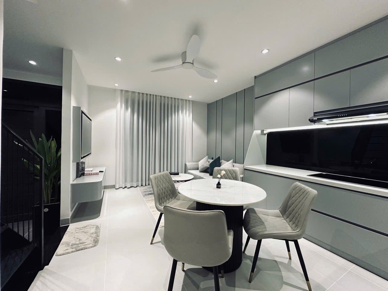 Chính chủ bán nhà 3 tỷ, 3 ngủ, đường 2 ô tô tới tận nhà, full nội thất, chỉ việc xách vali vào ở