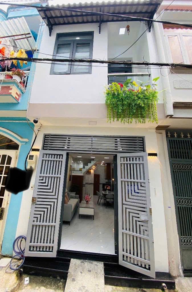 Nhà 2 tầng đẹp, full nội thất, hẻm xe hơi Tân Bình 4,98 tỷ
