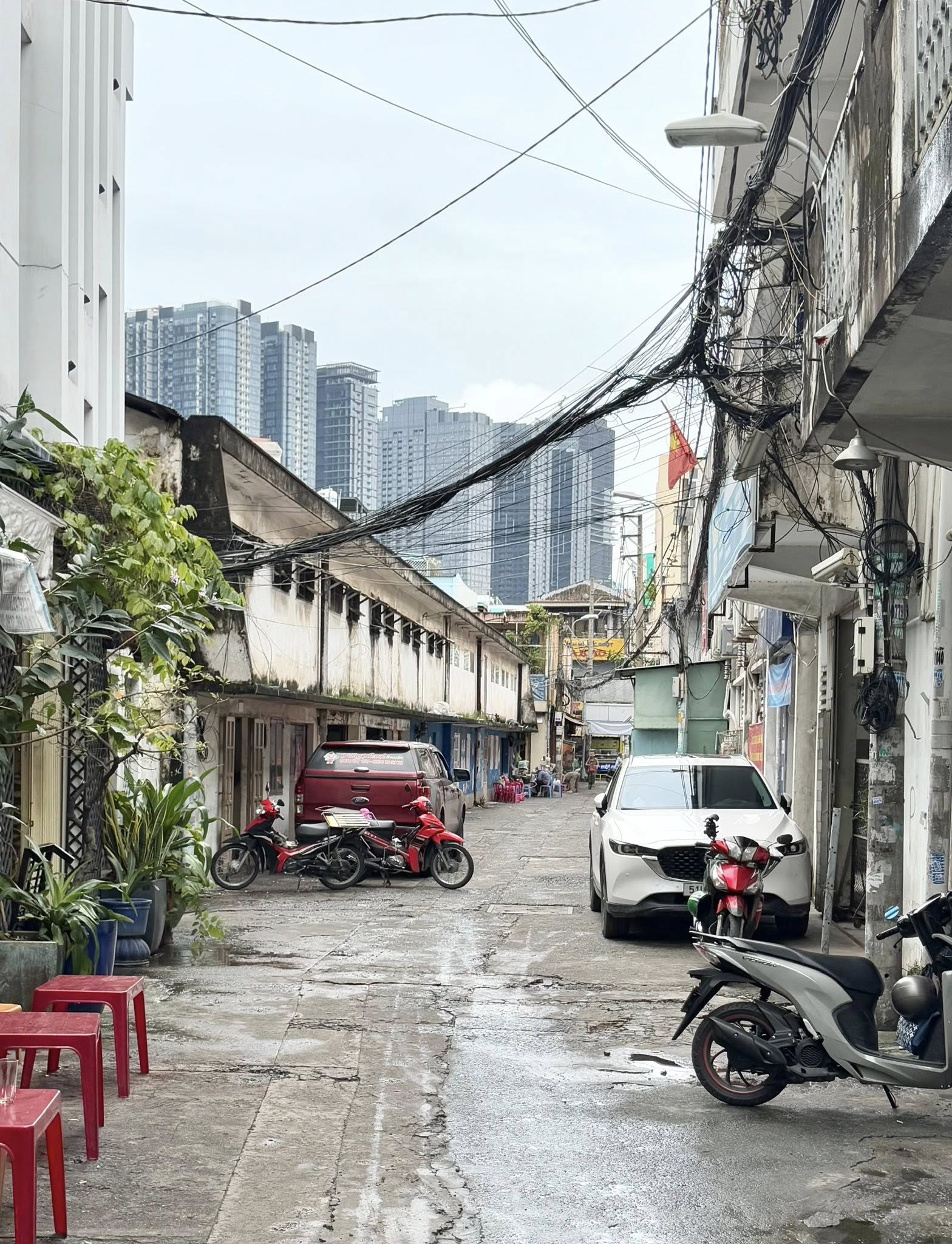 Nhà 2 tầng nở hậu 5m, 35m2, sát hẻm ô tô tránh, Giáp Quận 1 chỉ 5 tỷ