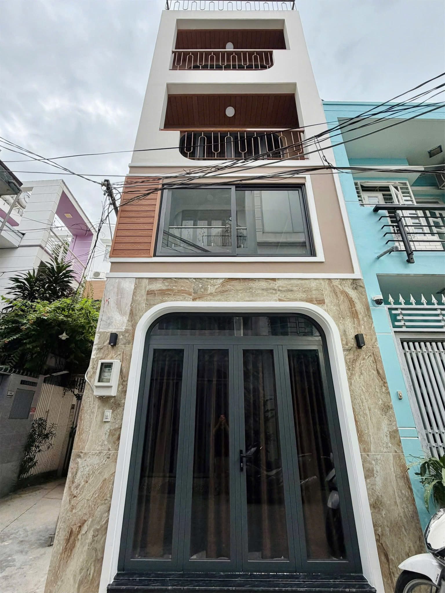 Nhà mới xây, căn góc Nguyễn Thái Sơn, gần sân bay, hốt bạc 35 triệu/tháng