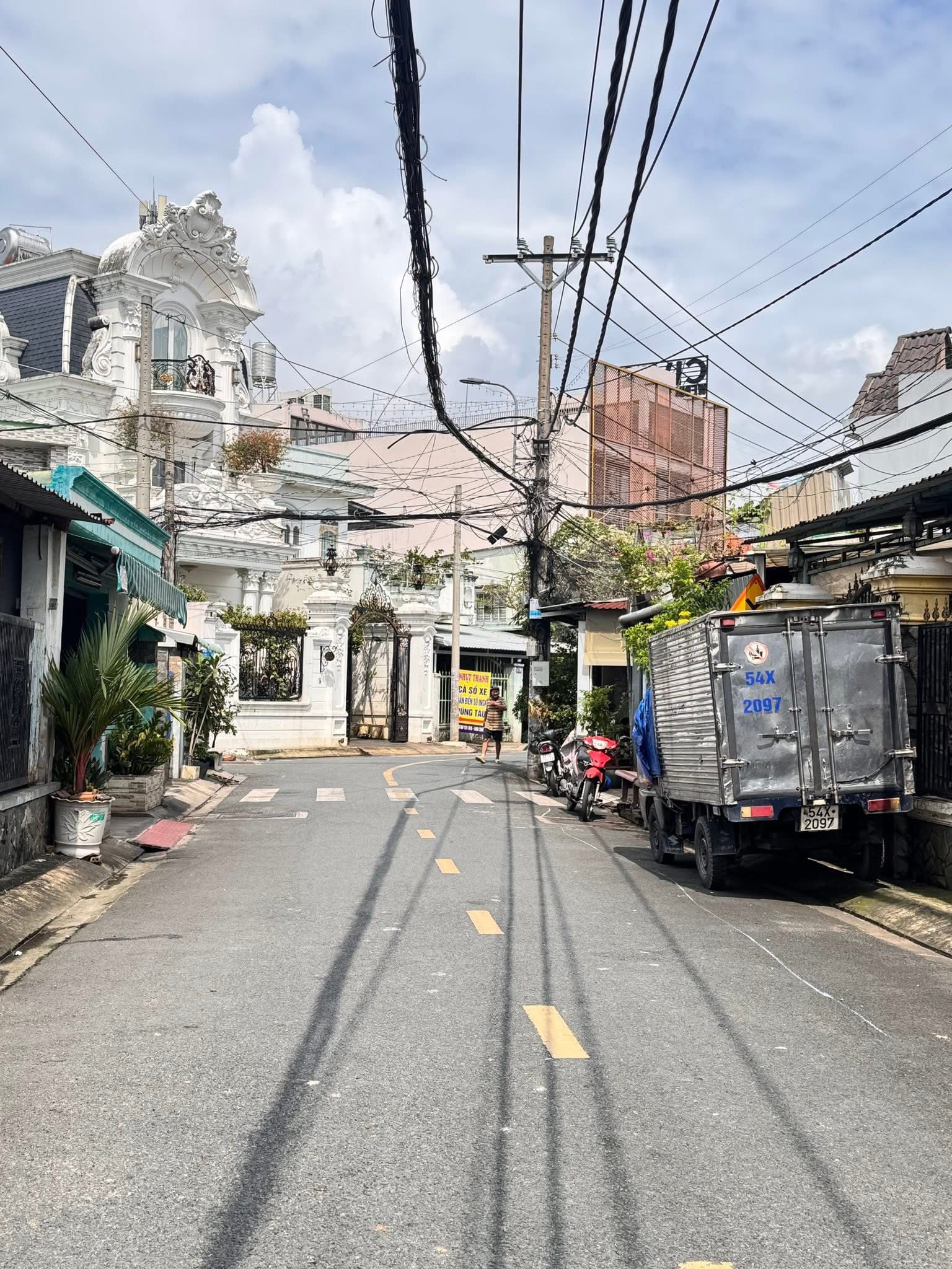 Đất mặt tiền khu phố Hóc Môn, tiềm năng kinh doanh