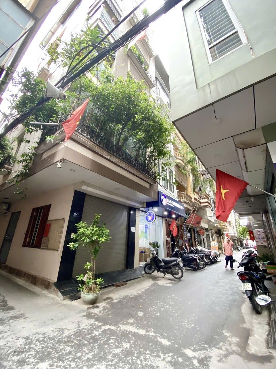 Chính chủ bán gấp nhà Trần Quốc Hoàn, Cầu Giấy 35m2, 4 tầng, mặt tiền 3.5m, ô tô kinh doanh, 2 thoáng, sổ đỏ chính chủ