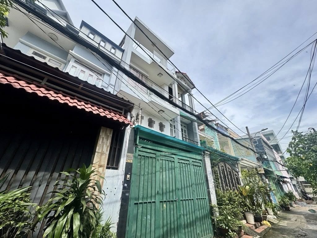 Nhà Gò Vấp 50m2, hẻm xe hơi, 3 phòng ngủ, giá hời