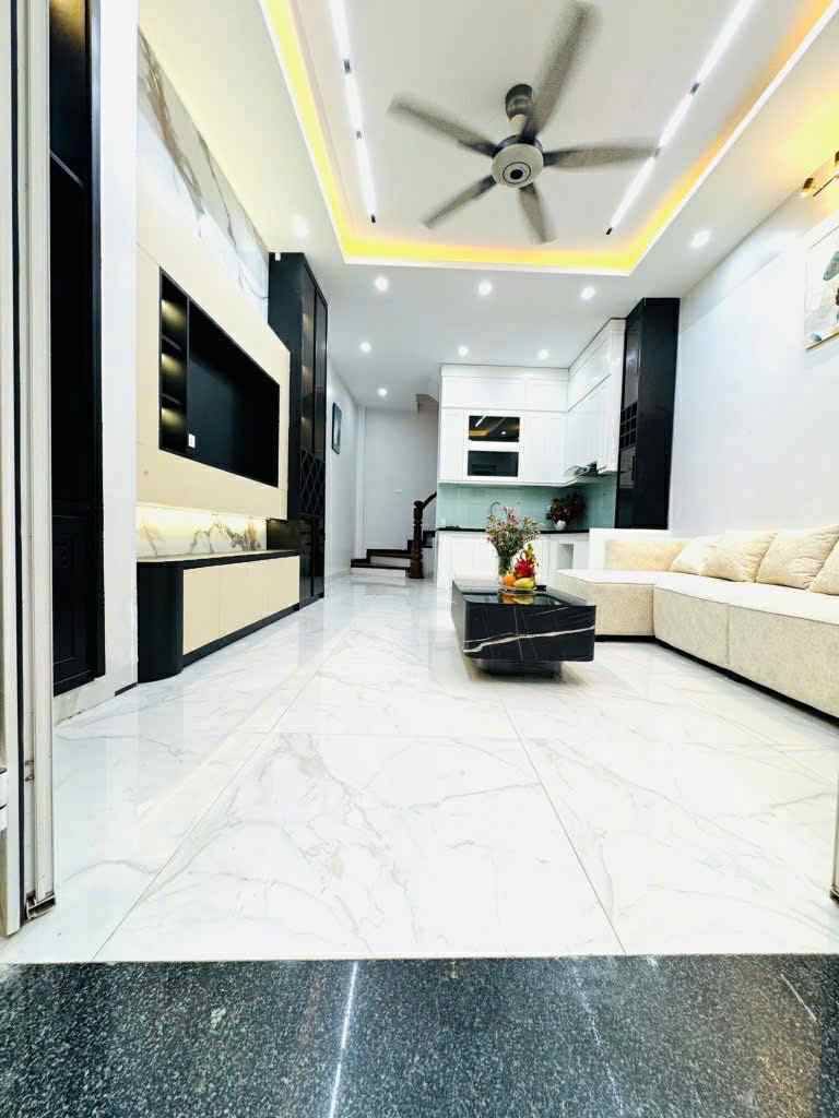 Nhà xinh xắn tại Cầu Giấy, diện tích 35m², sổ đỏ cực đẹp, sẵn sàng trao tay chủ mới