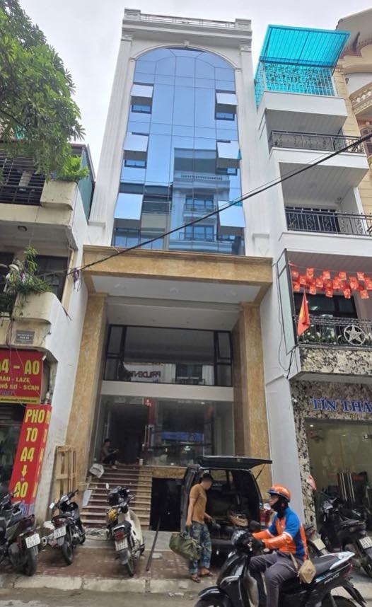 Siêu phẩm nhà 9 tầng thang máy, ô tô tránh, 2 mặt thoáng, mặt tiền 5.2m, nhà mới tinh