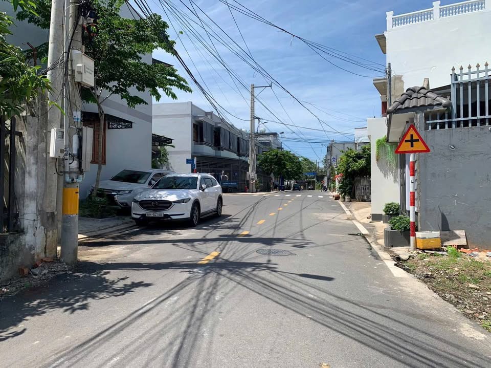 Bán nhà Hiệp Thành, gần khu Hiệp Phát, diện tích 121m2, có sẵn 2 căn nhà, giá 2.37 tỷ