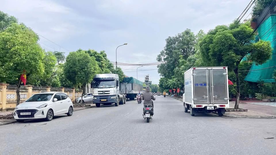 Bán nhà mặt phố Nguyễn Văn Năng, vị trí đẹp