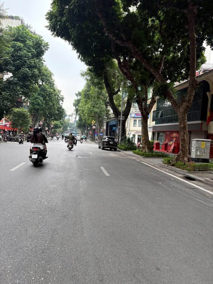 Căn hộ Văn Quán, ô tô vào nhà, tiện ích đầy đủ