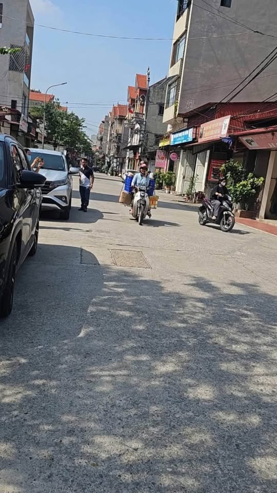 Đất 50m² vuông vắn, ô tô vào tận nơi, gần trường học