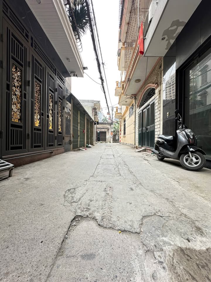 Nhà Định Công sang trọng, ô tô đỗ cửa, sổ nở hậu 50m2, 4 tầng